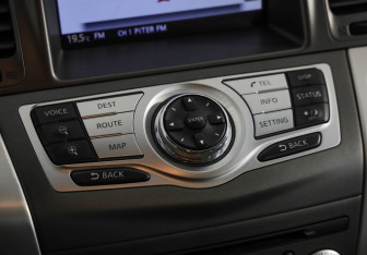 Подержанный автомобиль Nissan Murano Suv 2012 года (16 фото)