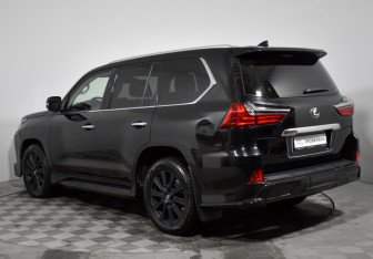 Подержанный автомобиль Lexus LX 2015 года (7 фото)