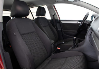Подержанный автомобиль Volkswagen Golf Hatchback 2011 года (17 фото)
