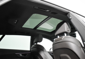 Подержанный автомобиль Audi Q8 2019 года (23 фото)