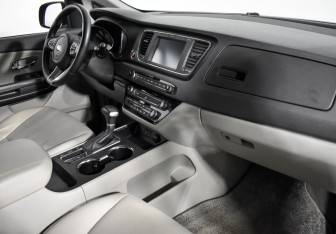 Подержанный автомобиль Kia Carnival 2019 года (16 фото)