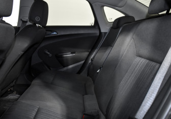 Подержанный автомобиль Opel Astra Hatchback 2012 года (12 фото)
