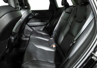 Подержанный автомобиль Volvo XC60 2019 года (10 фото)