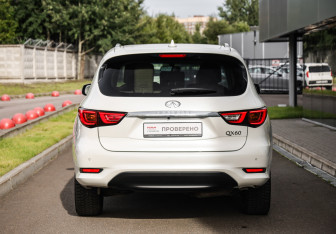 Подержанный автомобиль Infiniti QX60 2017 года (7 фото)