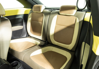 Подержанный автомобиль Volkswagen Beetle Hatchback 2014 года (10 фото)