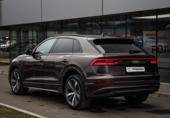 Подержанный автомобиль Audi Q8 2019 года (8 фото)