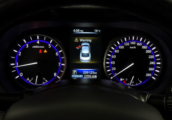 Подержанный автомобиль Infiniti Q50 2015 года (18 фото)