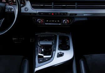Подержанный автомобиль Audi Q7 2018 года (27 фото)