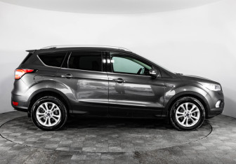 Подержанный автомобиль Ford Kuga 2018 года (5 фото)