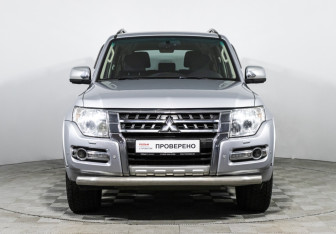 Подержанный автомобиль Mitsubishi Pajero 2015 года (2 фото)