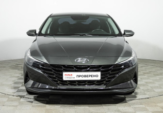 Подержанный автомобиль Hyundai Elantra Sedan 2022 года (2 фото)