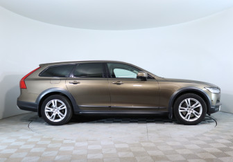 Подержанный автомобиль Volvo V90 Cross Country 2017 года (4 фото)