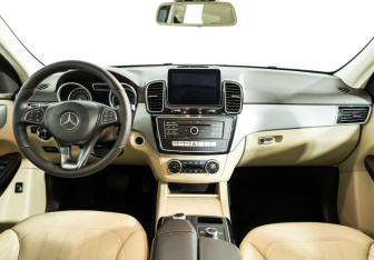 Подержанный автомобиль Mercedes-Benz GLE 2016 года (13 фото)