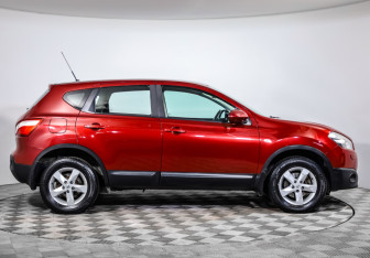 Подержанный автомобиль Nissan Qashqai 2011 года (8 фото)