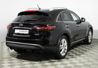 Подержанный автомобиль Infiniti FX 2013 года (5 фото)