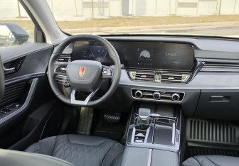 Подержанный автомобиль Hongqi HS5 2024 года (26 фото)