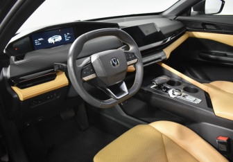 Подержанный автомобиль Changan UNI-V 2023 года (9 фото)