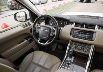 Подержанный автомобиль Land Rover Range Rover Sport 2017 года (13 фото)