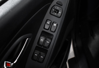 Подержанный автомобиль Hyundai ix35 2012 года (10 фото)