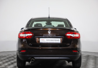 Подержанный автомобиль Renault Fluence 2016 года (6 фото)