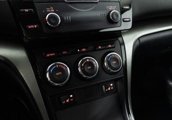 Подержанный автомобиль Mazda 6 Liftback 2010 года (16 фото)