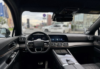Подержанный автомобиль Jaecoo J8 2024 года (13 фото)