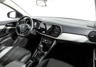 Подержанный автомобиль Jetta VS5 2022 года (9 фото)