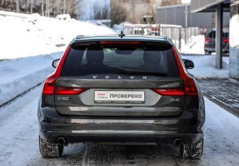 Подержанный автомобиль Volvo V90 2018 года (6 фото)