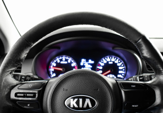 Подержанный автомобиль Kia Rio Hatchback 2020 года (14 фото)
