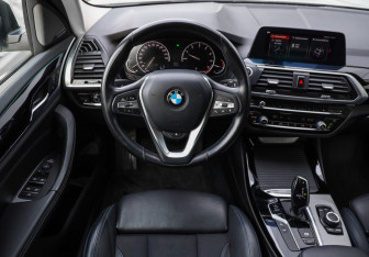 Подержанный автомобиль BMW X3 2020 года (12 фото)