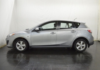 Подержанный автомобиль Mazda 3 Hatchback 2011 года (8 фото)