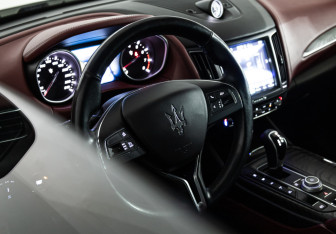 Подержанный автомобиль Maserati Levante 2017 года (38 фото)