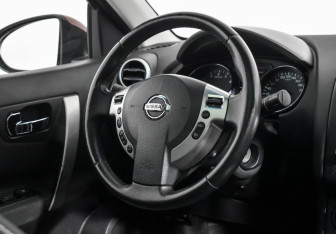 Подержанный автомобиль Nissan Qashqai+2 2010 года (14 фото)