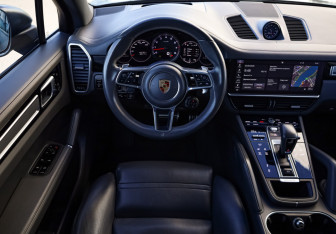 Подержанный автомобиль Porsche Cayenne 2018 года (14 фото)