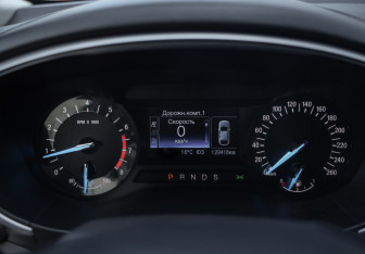 Подержанный автомобиль Ford Mondeo Sedan 2018 года (13 фото)