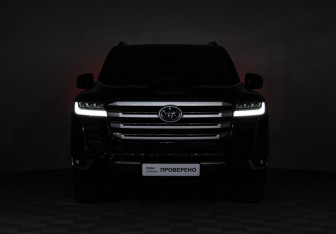 Подержанный автомобиль Toyota Land Cruiser Suv 2021 года (31 фото)