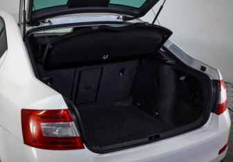 Подержанный автомобиль Skoda Octavia Liftback 2015 года (24 фото)