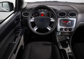 Подержанный автомобиль Ford Focus Hatchback 2011 года (11 фото)