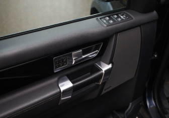 Подержанный автомобиль Land Rover Discovery 2009 года (24 фото)