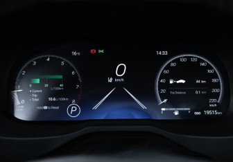 Подержанный автомобиль Toyota RAV4 2023 года (14 фото)