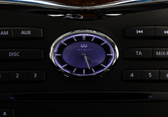 Подержанный автомобиль Infiniti QX80 2016 года (16 фото)