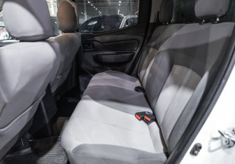 Подержанный автомобиль Mitsubishi L200 2022 года (14 фото)
