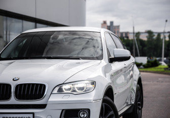 Подержанный автомобиль BMW X6 2013 года (2 фото)