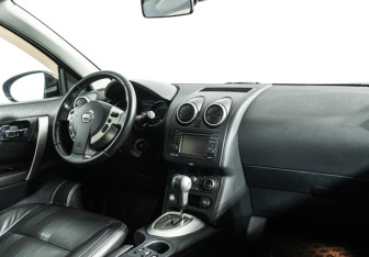 Подержанный автомобиль Nissan Qashqai 2012 года (9 фото)