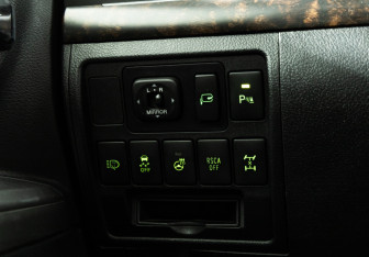 Подержанный автомобиль Toyota Land Cruiser Suv 2014 года (25 фото)