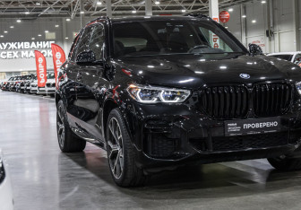 Подержанный автомобиль BMW X5 2022 года (4 фото)