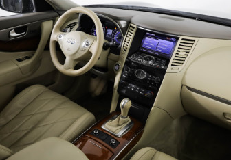 Подержанный автомобиль Infiniti FX 2012 года (9 фото)