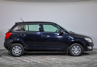 Подержанный автомобиль Skoda Fabia Hatchback 2013 года (4 фото)