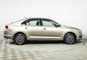 Подержанный автомобиль Skoda Rapid Liftback 2021 года (4 фото)