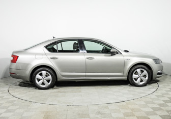 Подержанный автомобиль Skoda Octavia Liftback 2019 года (4 фото)